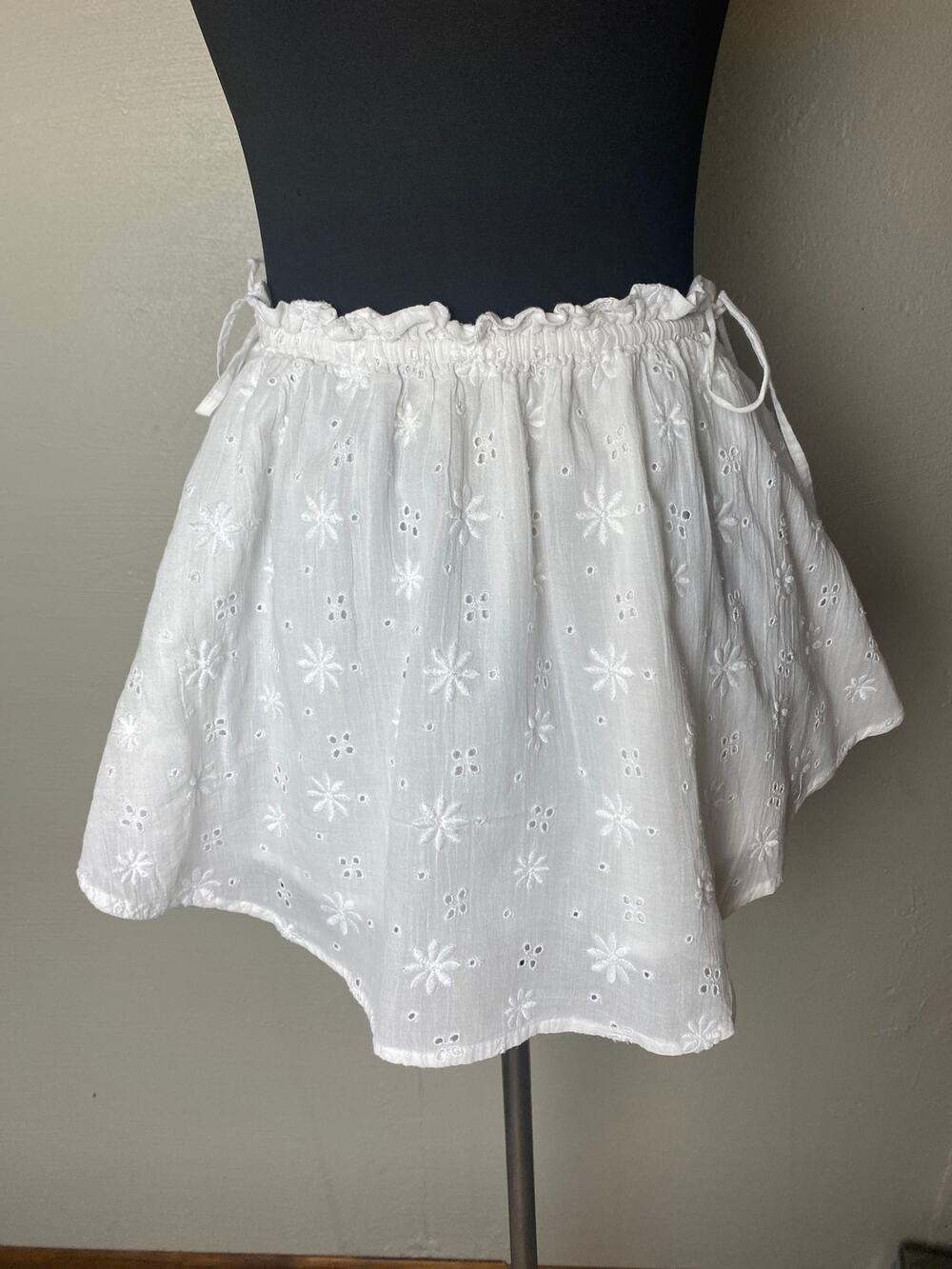 AERIE Women WHITE Eyelet TIERED Small Mini Skirt Stretch Drawstring Waist Cotton